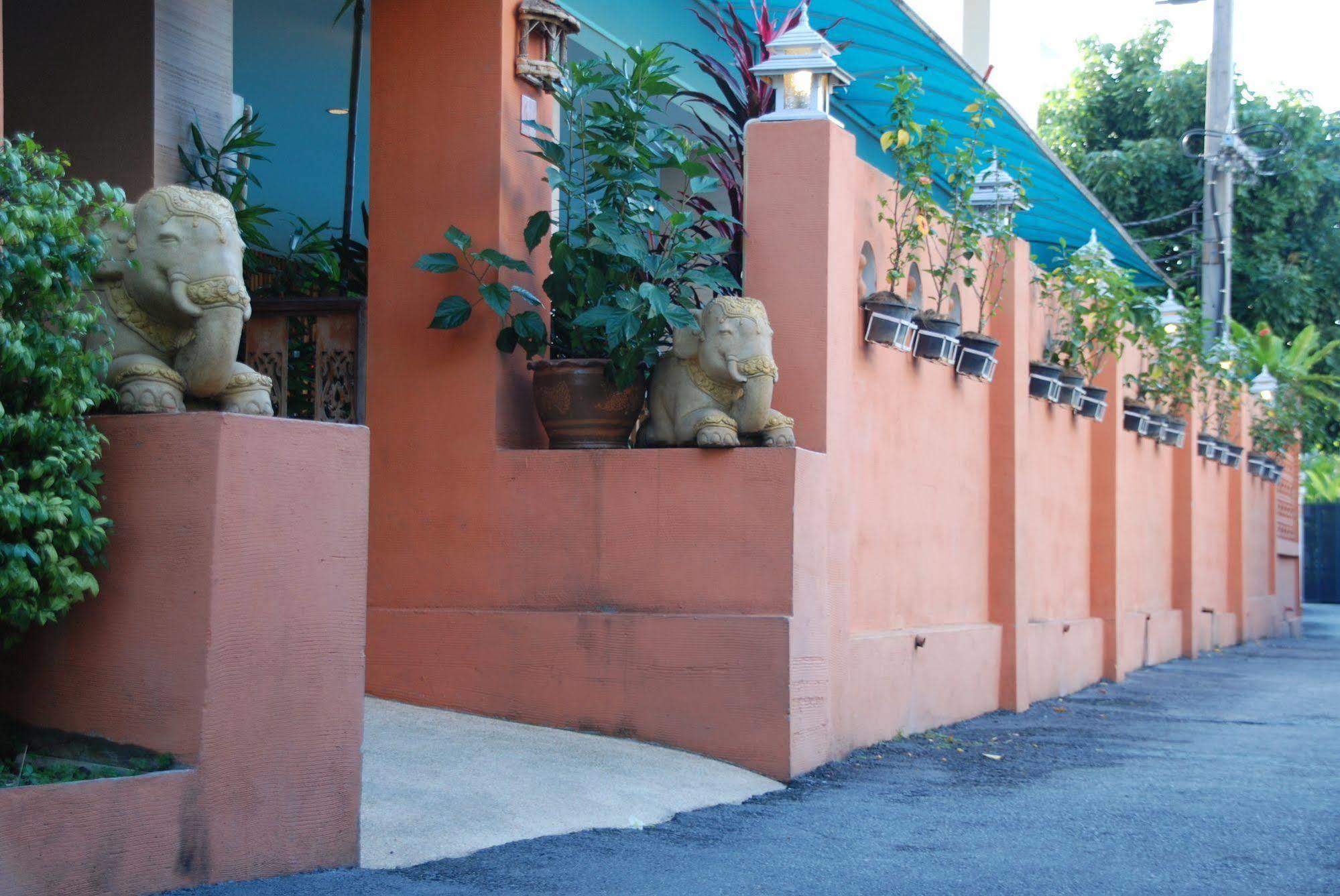 Thaphae Garden Guesthouse Chiang Mai Exterior foto