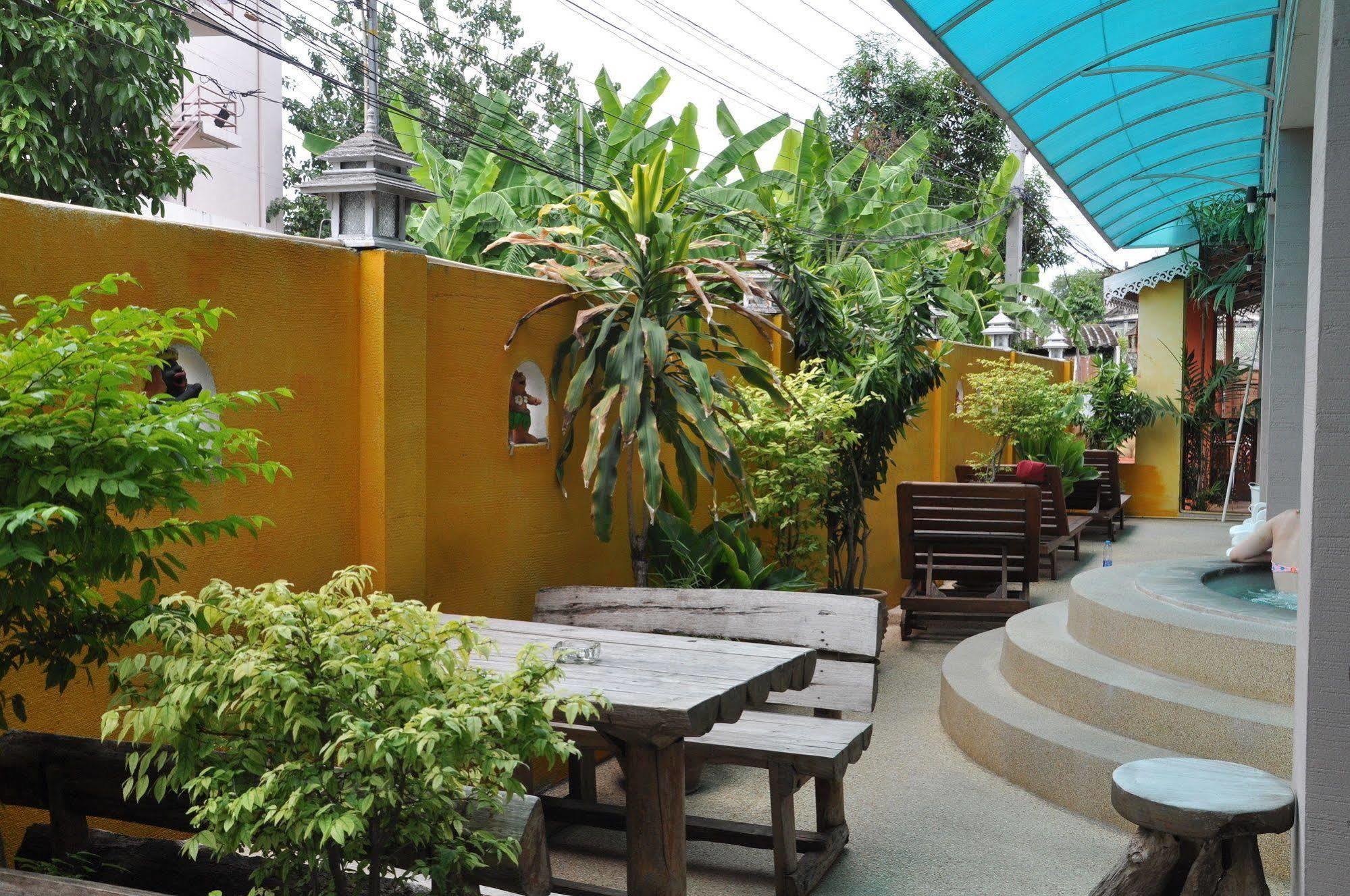 Thaphae Garden Guesthouse Chiang Mai Exterior foto